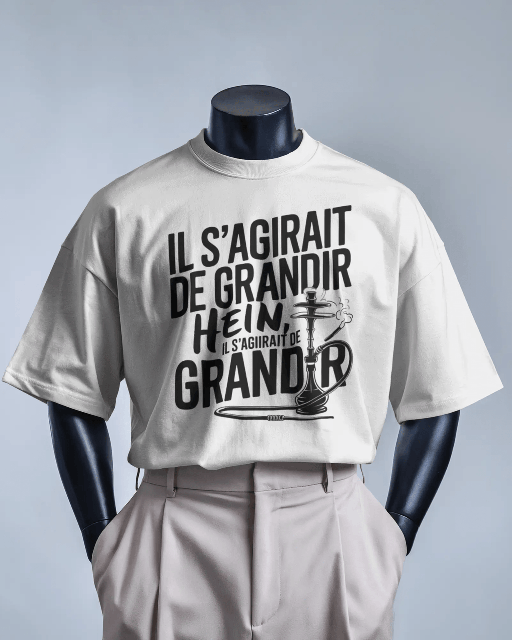 T-shirt gris MerciSidi OSS 117 "Il s'agirait de grandir" en coton, style décontracté et graphique, visible sur fond neutre.