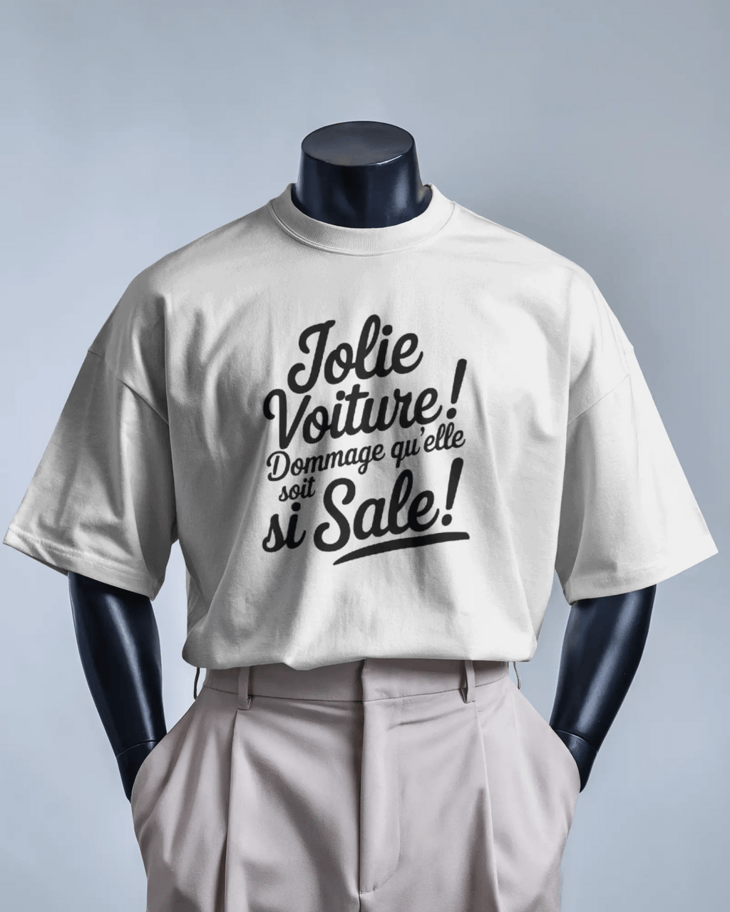 T-shirt MerciSidi avec impression d'une jolie voiture sale et écriture "Dommage qu'elle soit si sale !" en français.