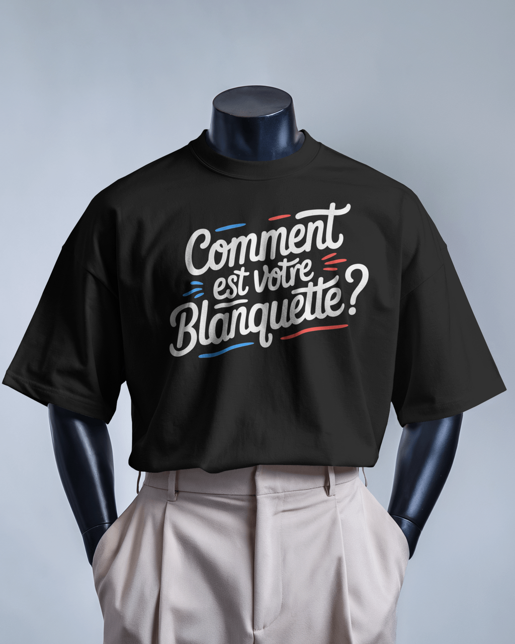 T-shirt MerciSidi "Comment est votre Blanquette ?" porté sur mannequin avec pantalon classique, coupe ajustée, en studio.