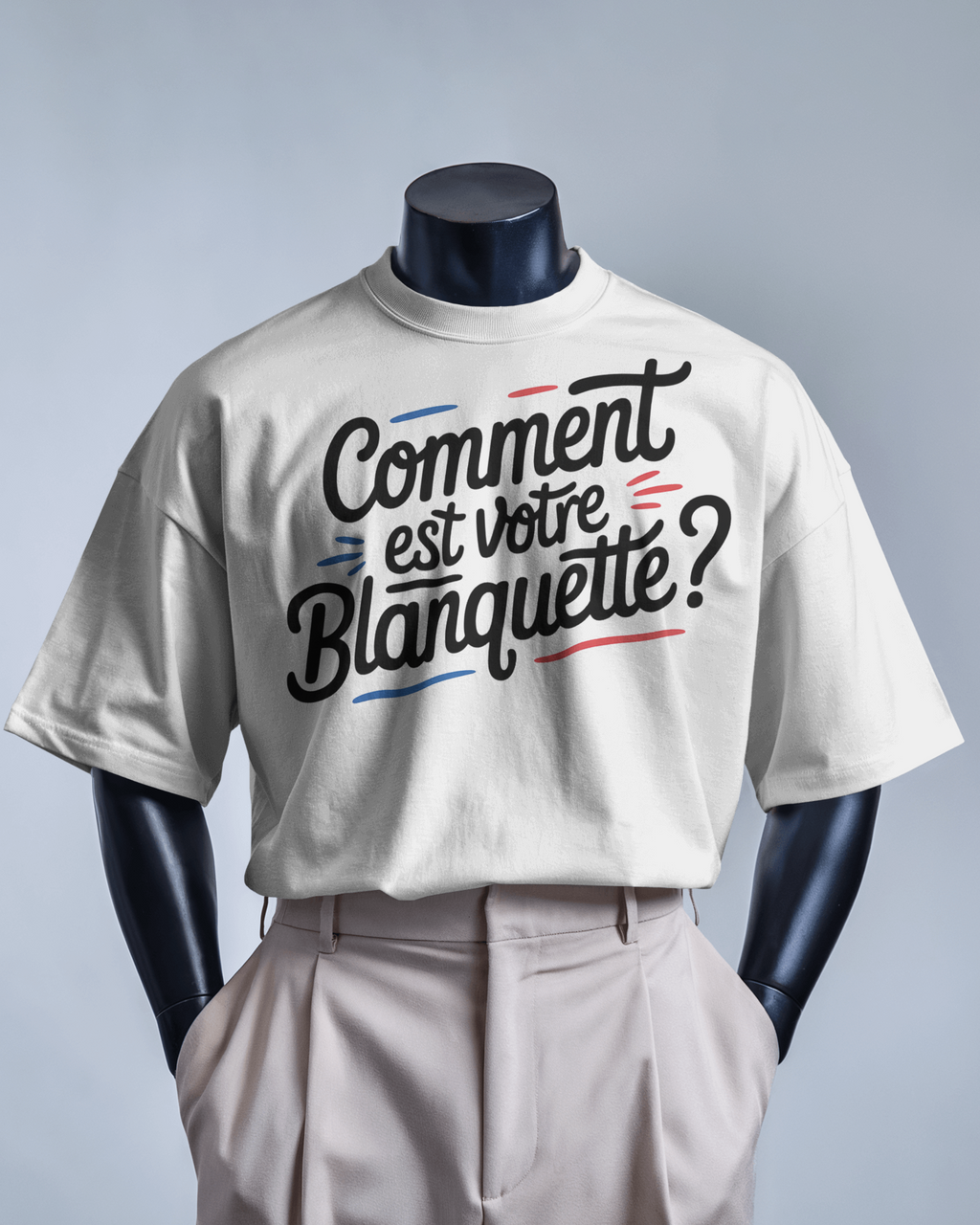 T-shirt MerciSidi "Comment est votre Blanquette ?" sur mannequin, style classique, ajusté, avec pantalon.