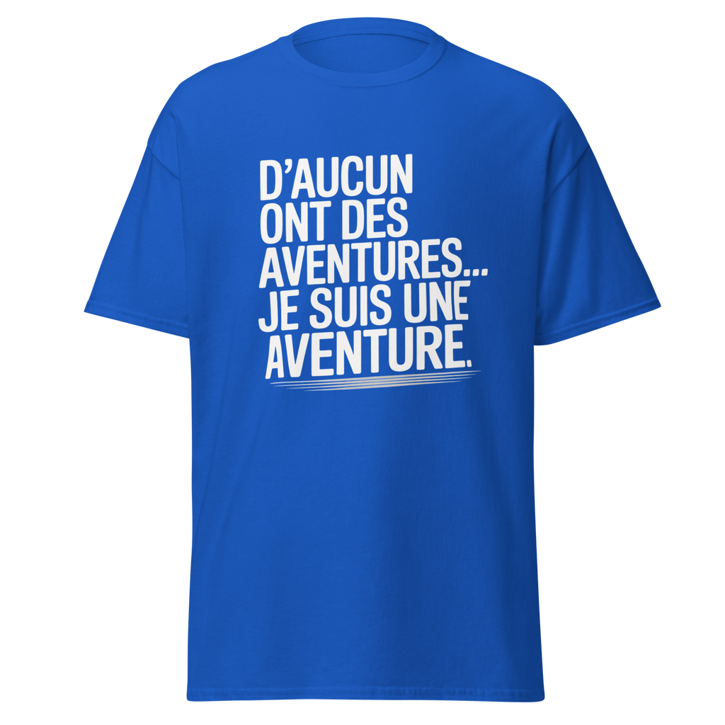 T-shirt unisexe MerciSidi "D'aucun ont des aventures, je suis une aventure" avec impression frontale, style classique en bleu royal.